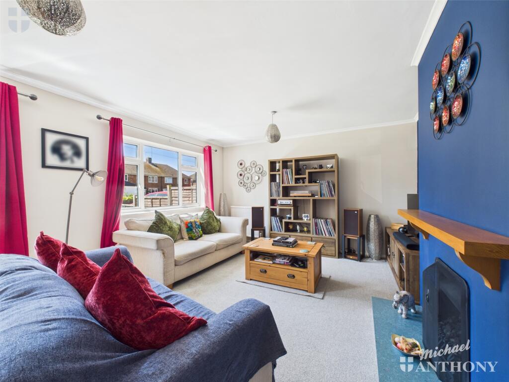 CAM03218G0-PR0646-STILL008