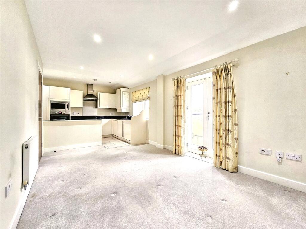 Living/Kitchen Room