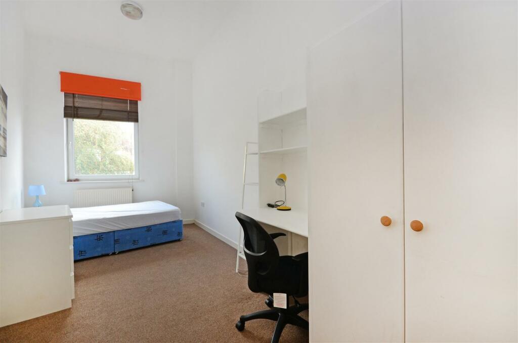 HOL_4819 Bedroom 2.JPG