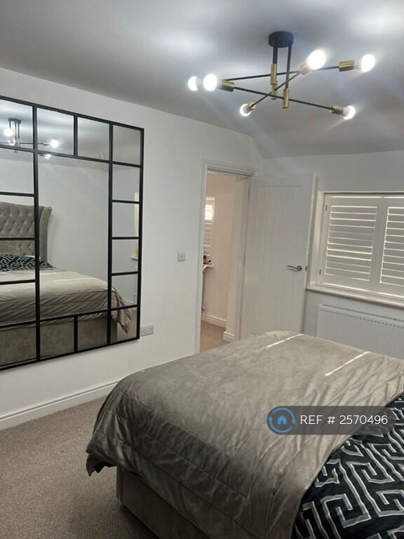 Bed Room With En Suite 