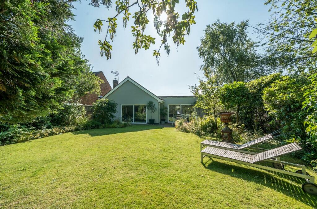 Longrood Road, Rugby