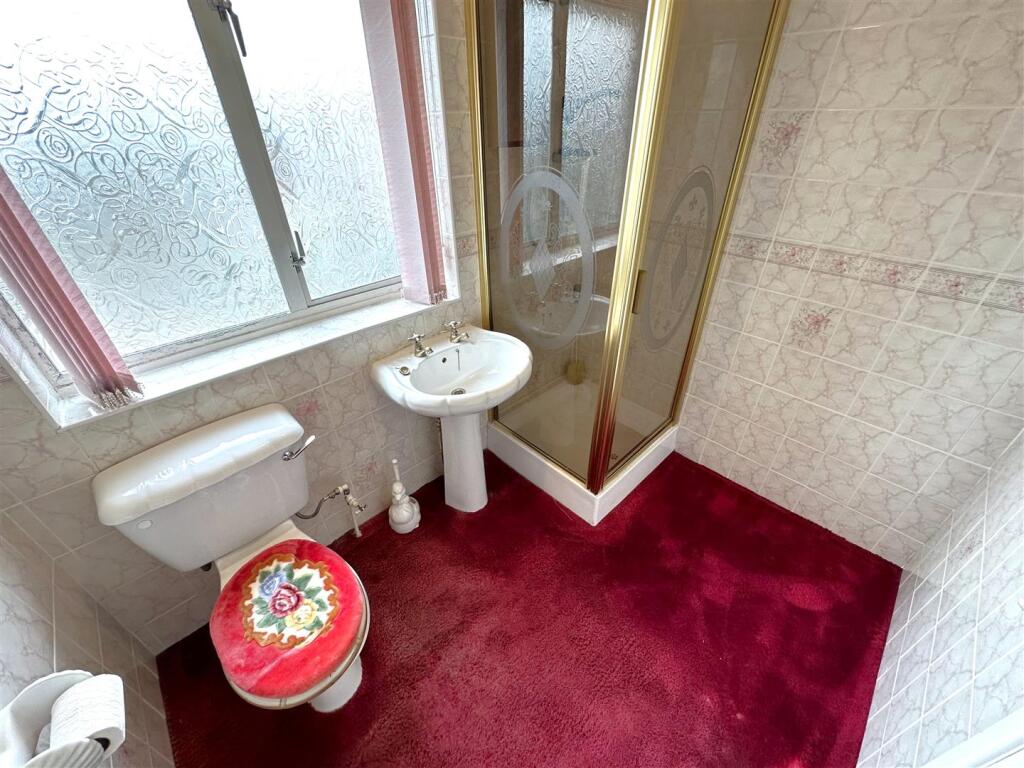 First Floor Shower Room 573