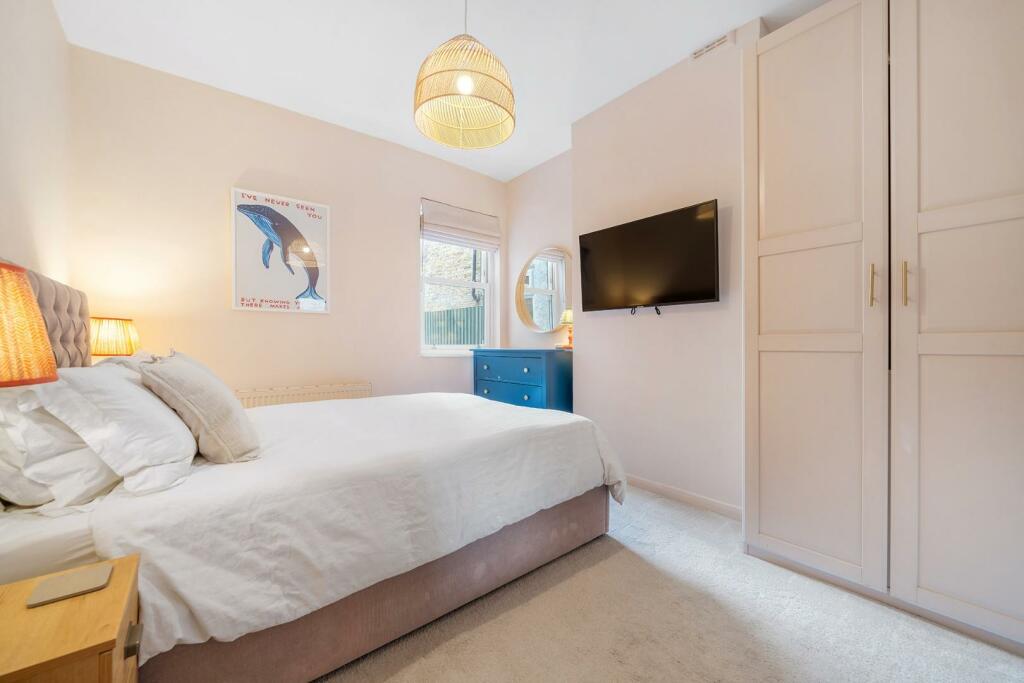 Bedroom 1.jpg
