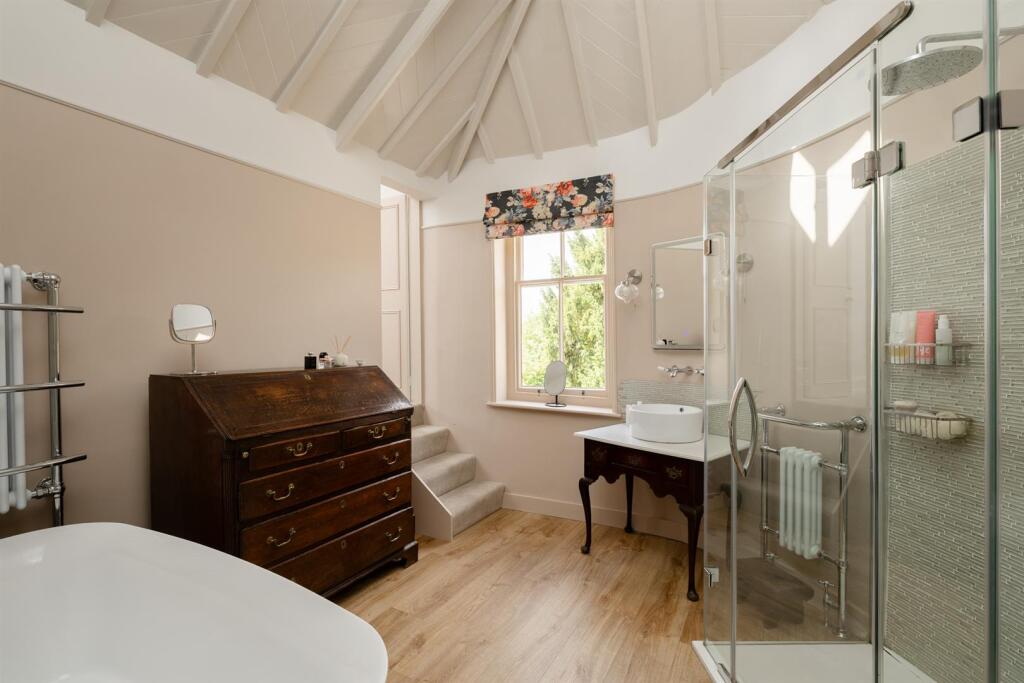 Principal Bedroom Suite