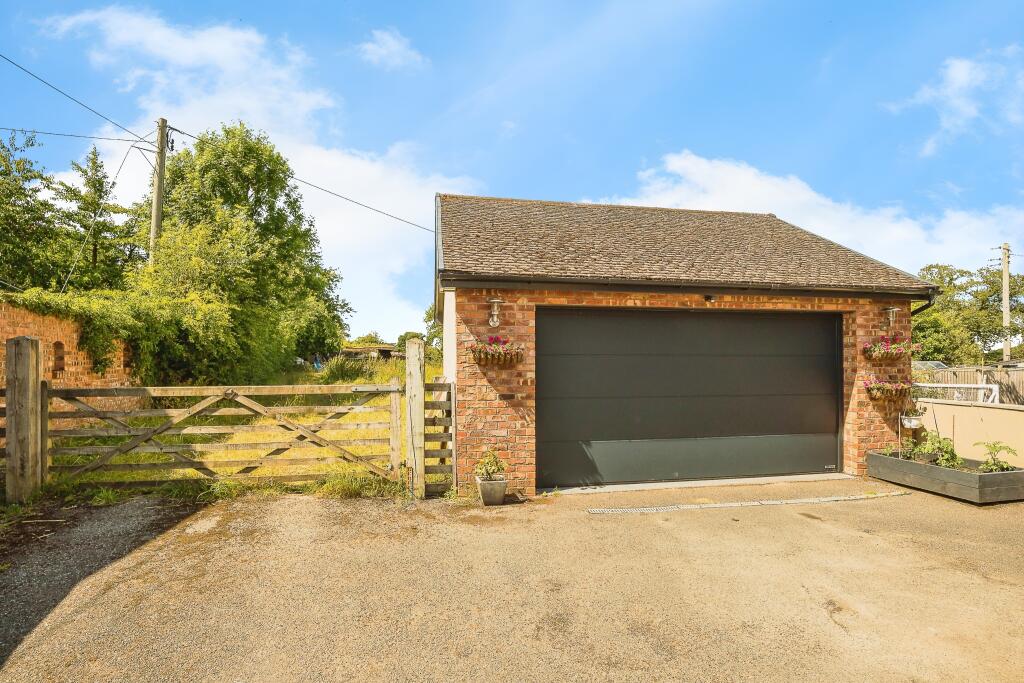 Burton Green, Wrexham, LL12