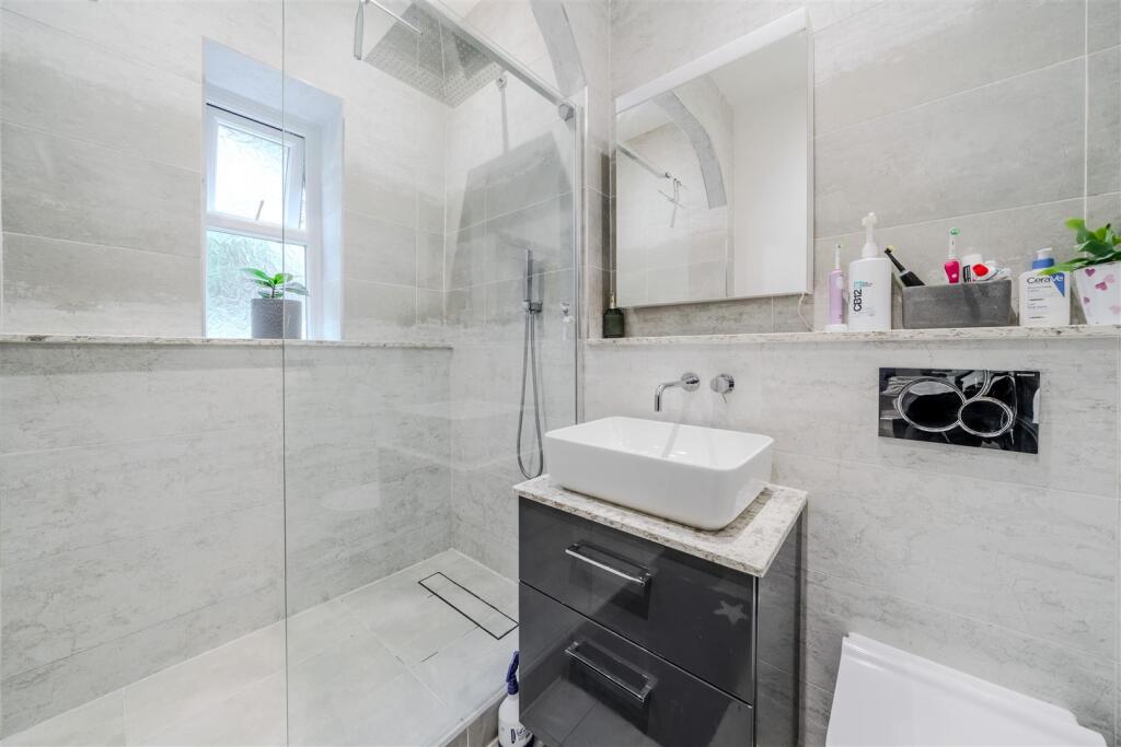 Shower Room.jpg
