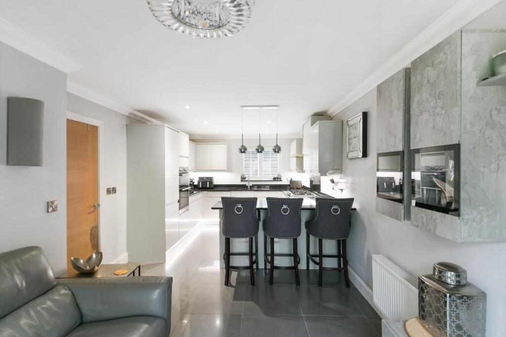 ACORN CLOSE (12).jpg