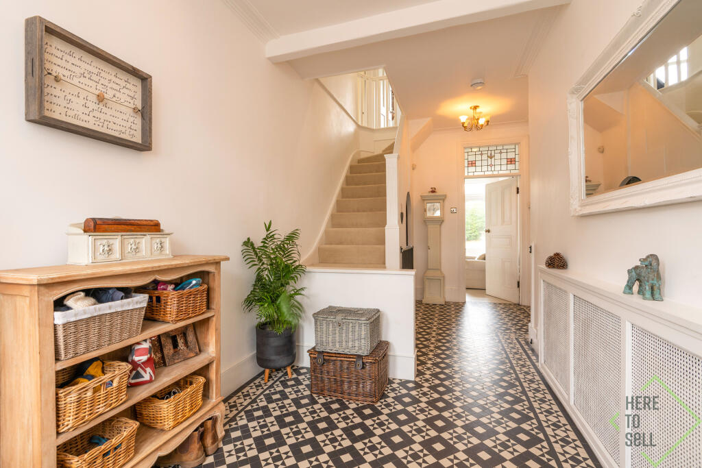 Berkshire Gardens, London, N13 6AA-1 (27)