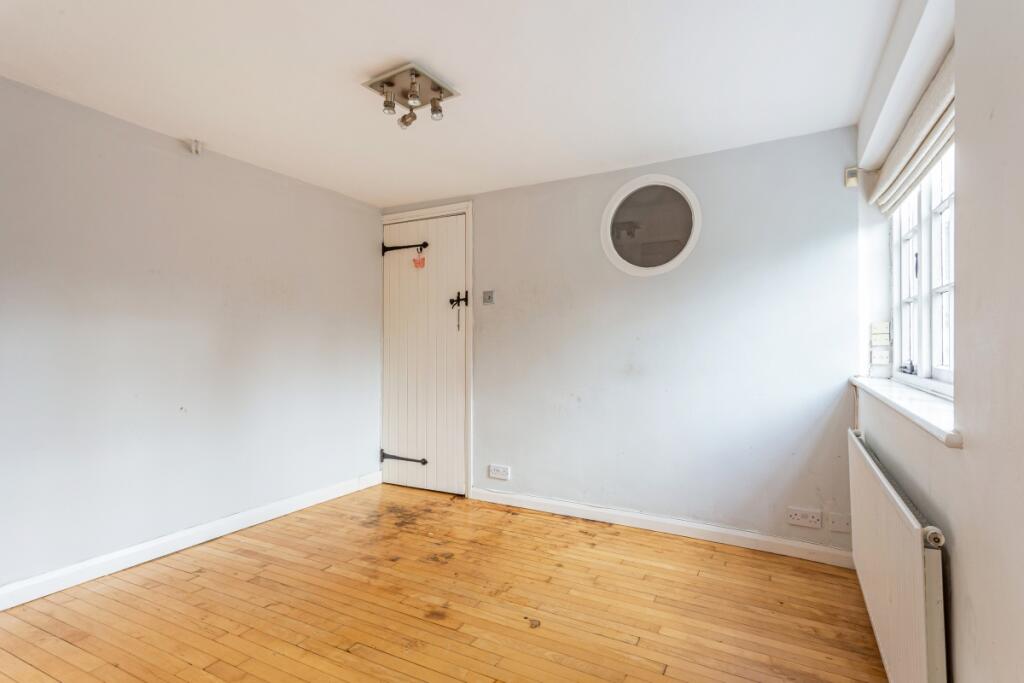 Main bedroom (2)