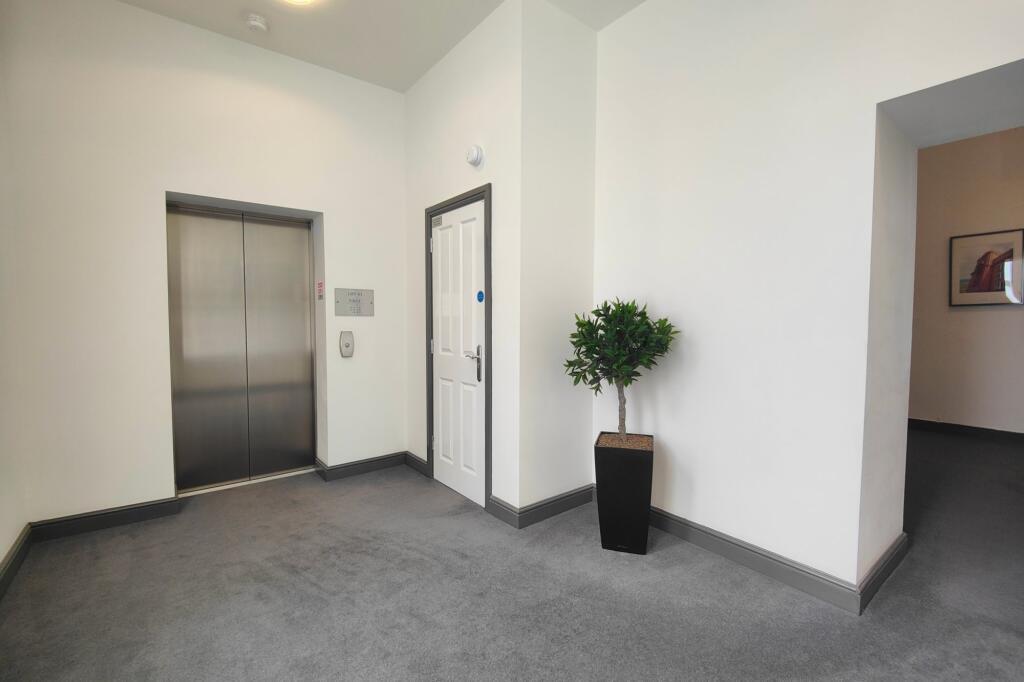 Lift N1 on 1st Floor