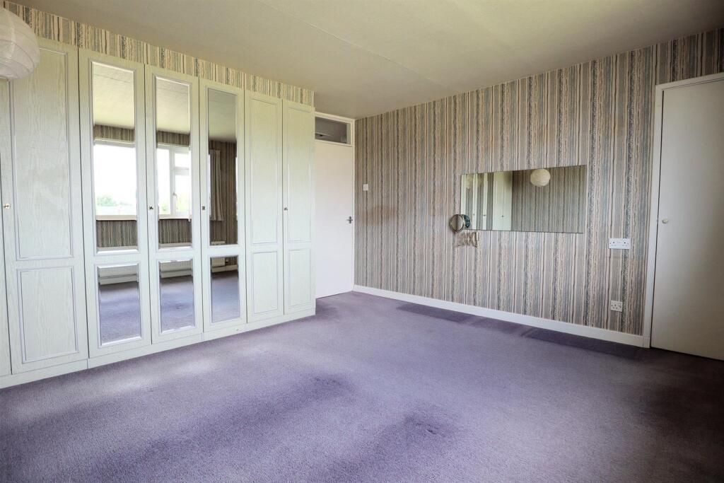 Bedroom 1.jpg