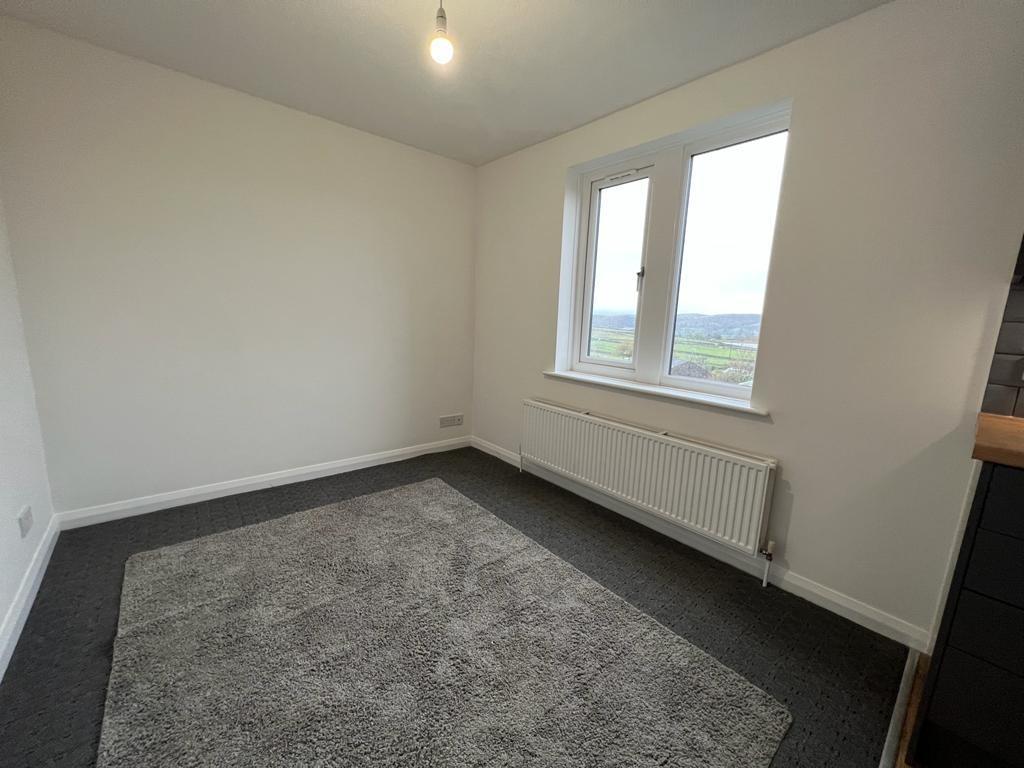 LIVING/DINING AREA