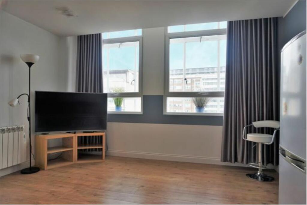 Lounge / Kitchen