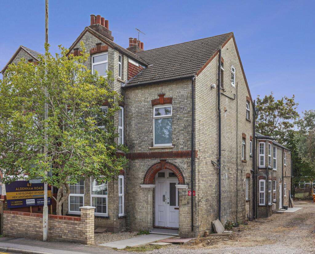 Flats at 47 Aldenham Road