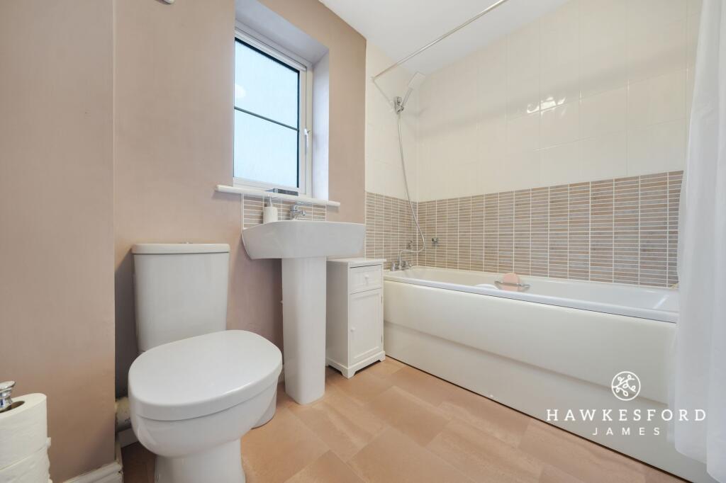 Nutmeg Crescent, Iwade - Bathroom