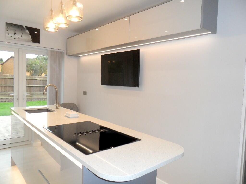 KITCHEN/BREAKFAST RM