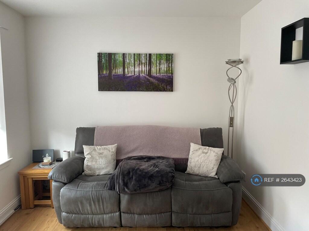 Example Of Furnished To Show Space - Living Room 