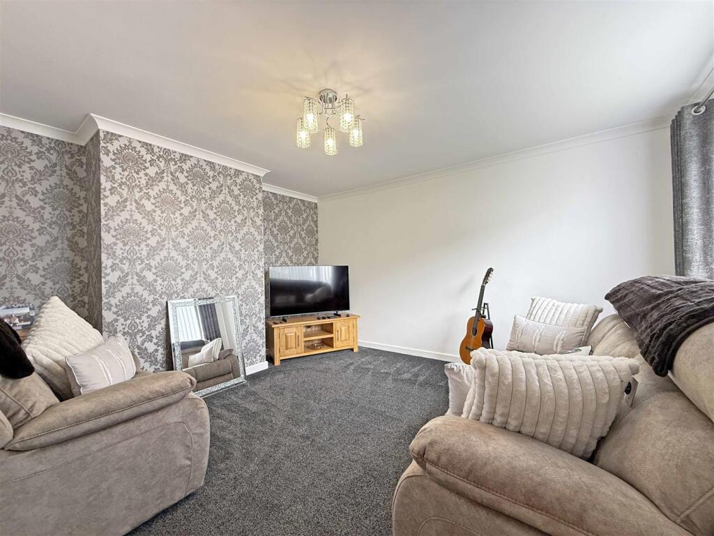 Gray Crescent 37 - Lounge.jpg