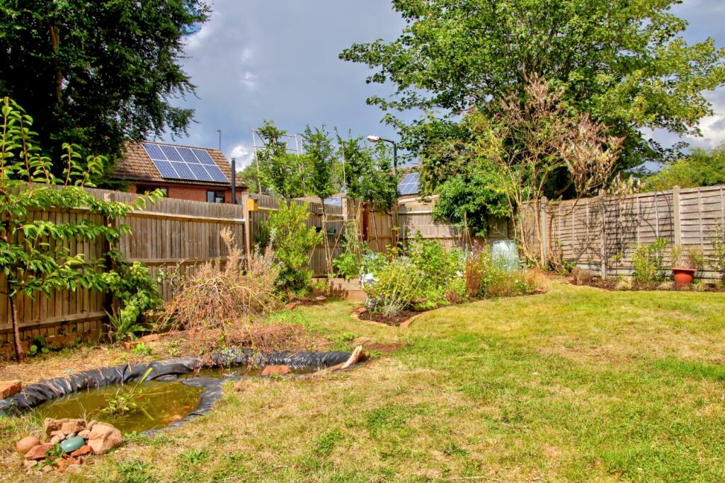 Garden Hall Close Stoneleigh - Matt Clinton EweMov