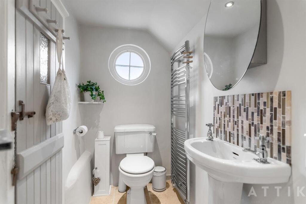 Old thatched cottage Manse Lane Crstfield IP19 0DJ