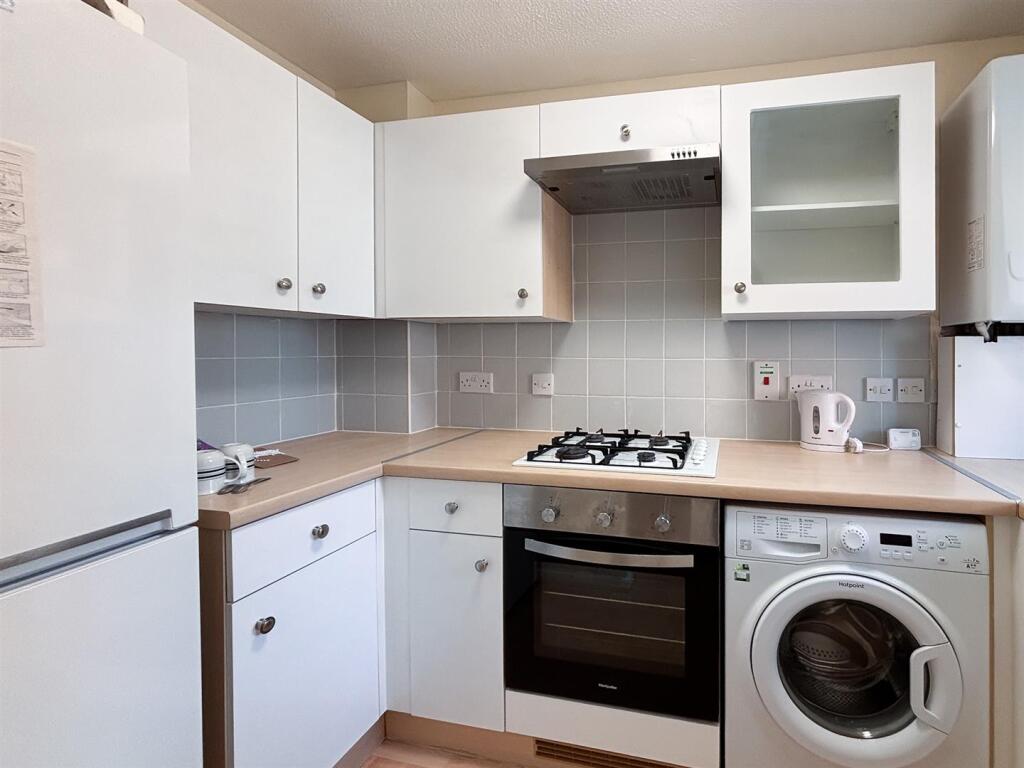Kitchen2.JPG