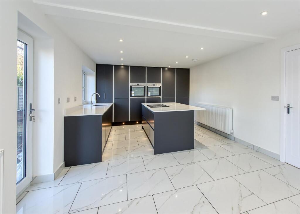 3 Yew Tree Lane-kitchen3.jpg