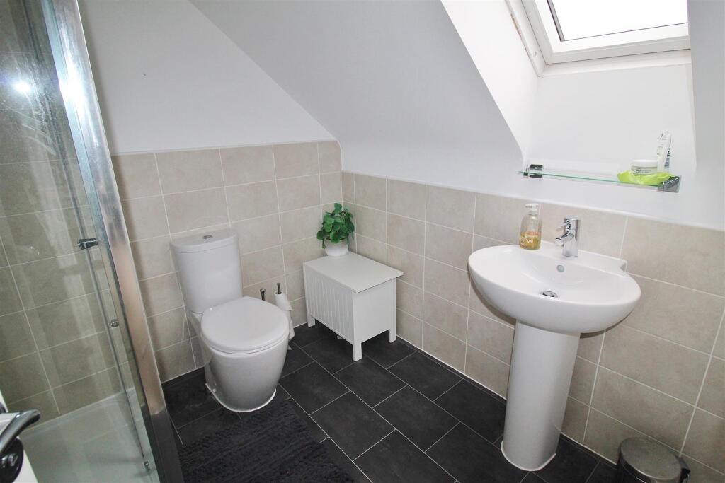 En-Suite To Master Bedroom