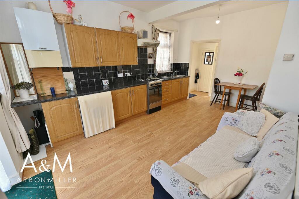 Open Plan Lounge/Kitchen