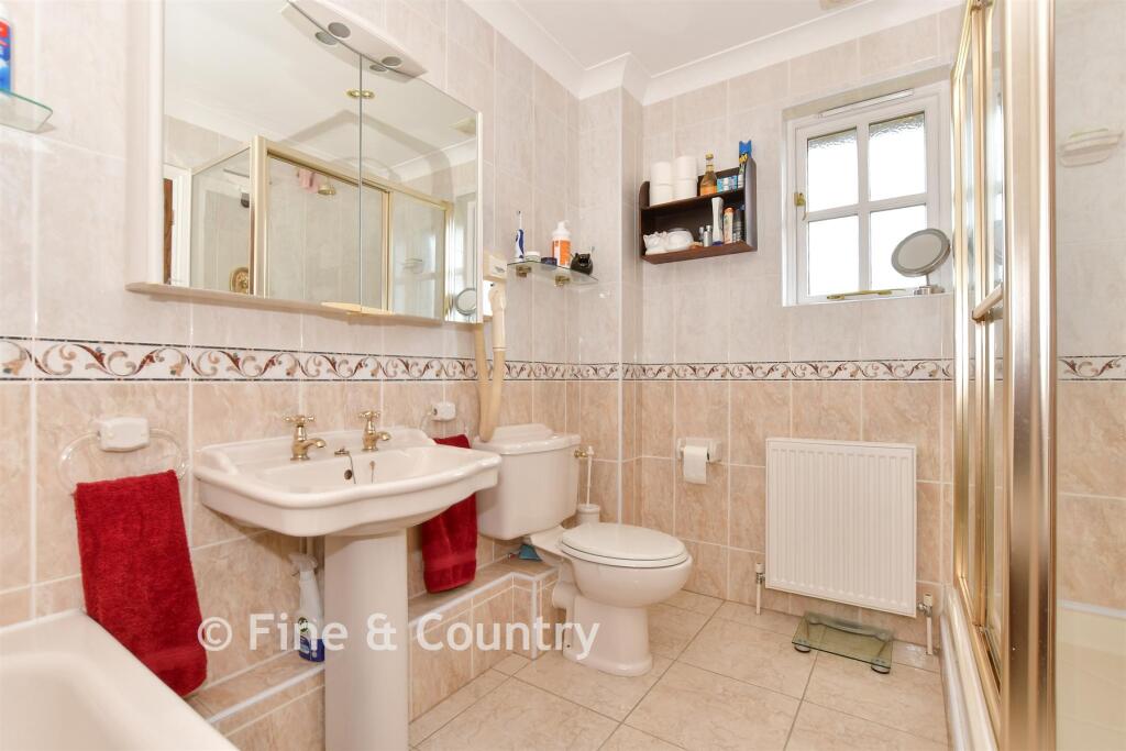 En-Suite Bathroom