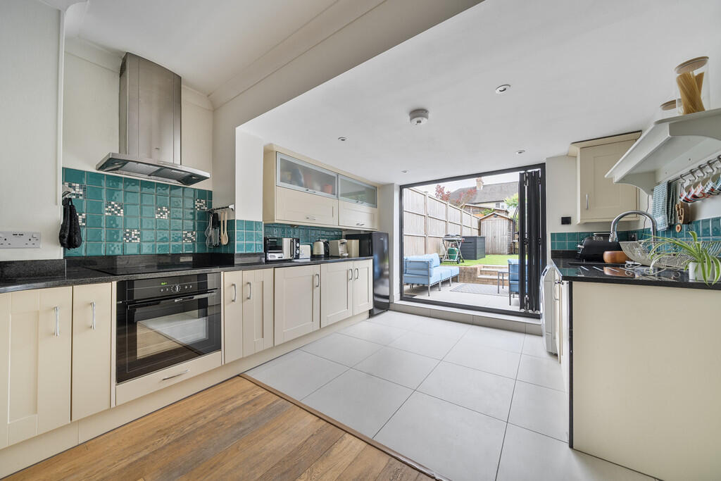 1326924-6-687914b...