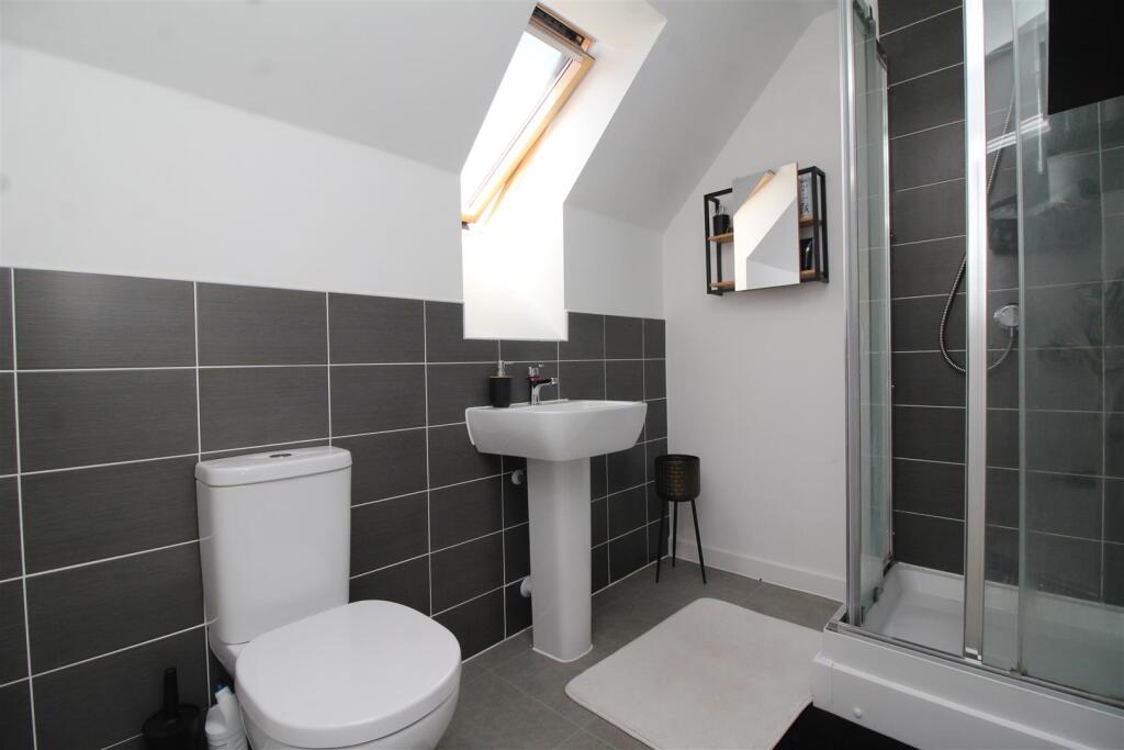 ensuite.JPG