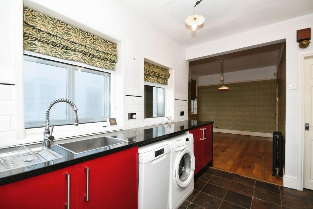 KITCHEN 01.JPG