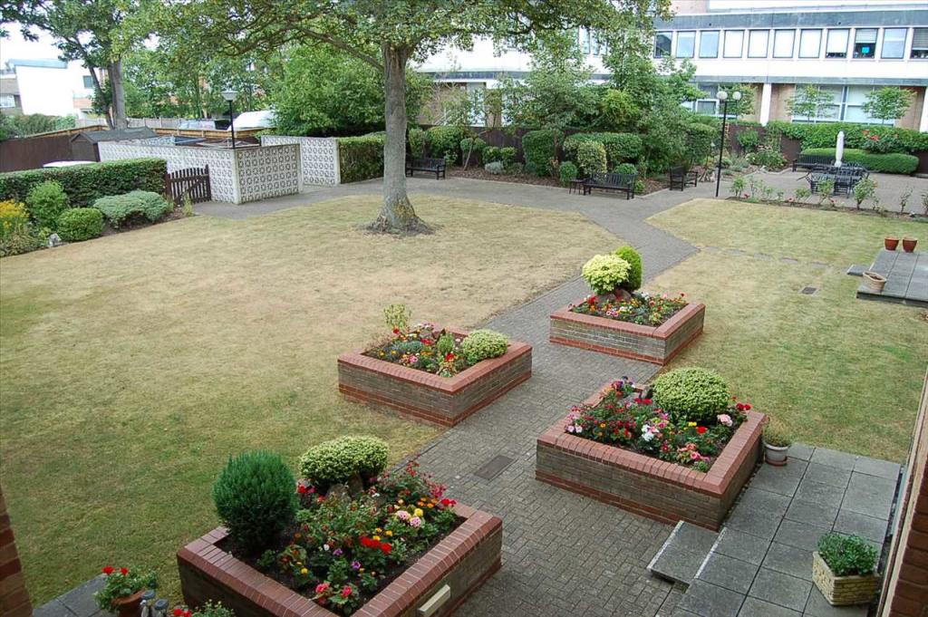 COMMUNAL GARDEN AREA