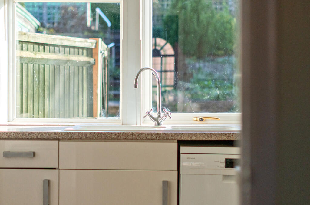 1388722-6-694553c...