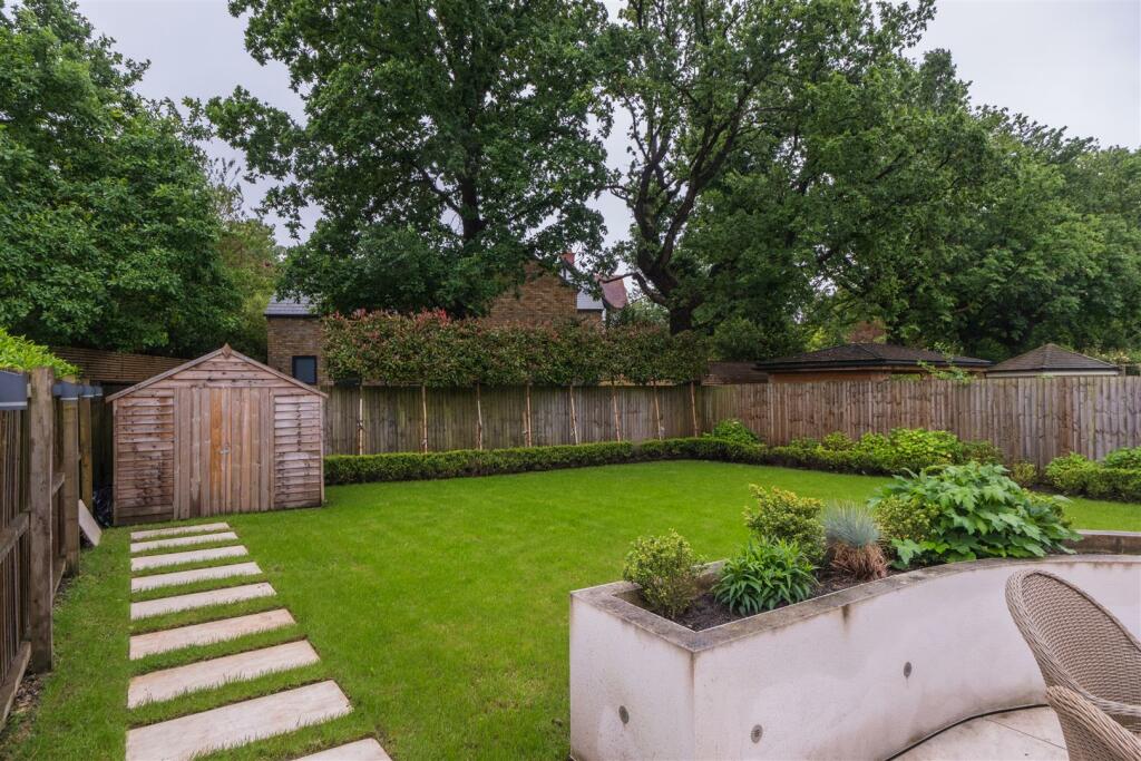 6 Stirling Close-042.jpg