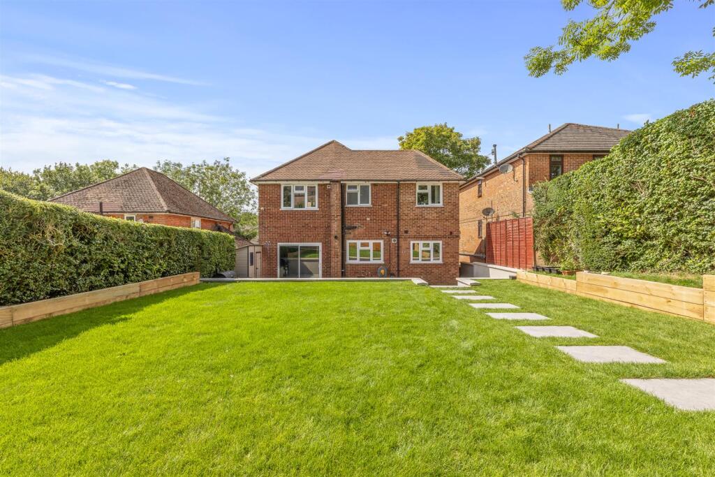 6 Coningsby Road, HP13 5NX-12.jpg