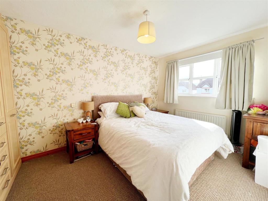 Bedroom 1.jpg