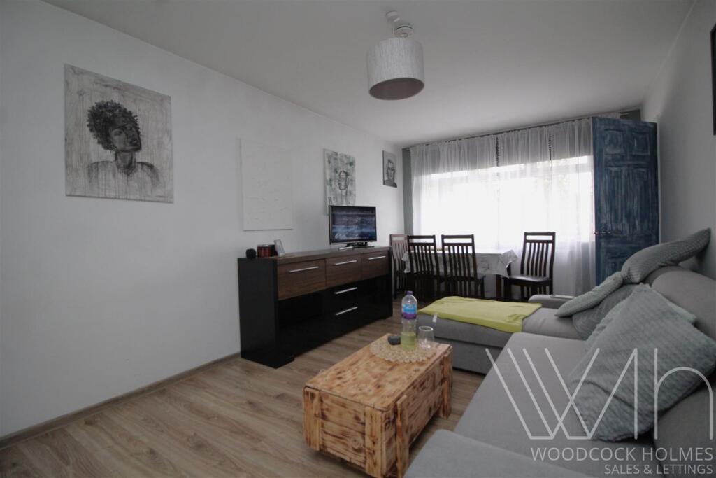 living room 1_1.JPG