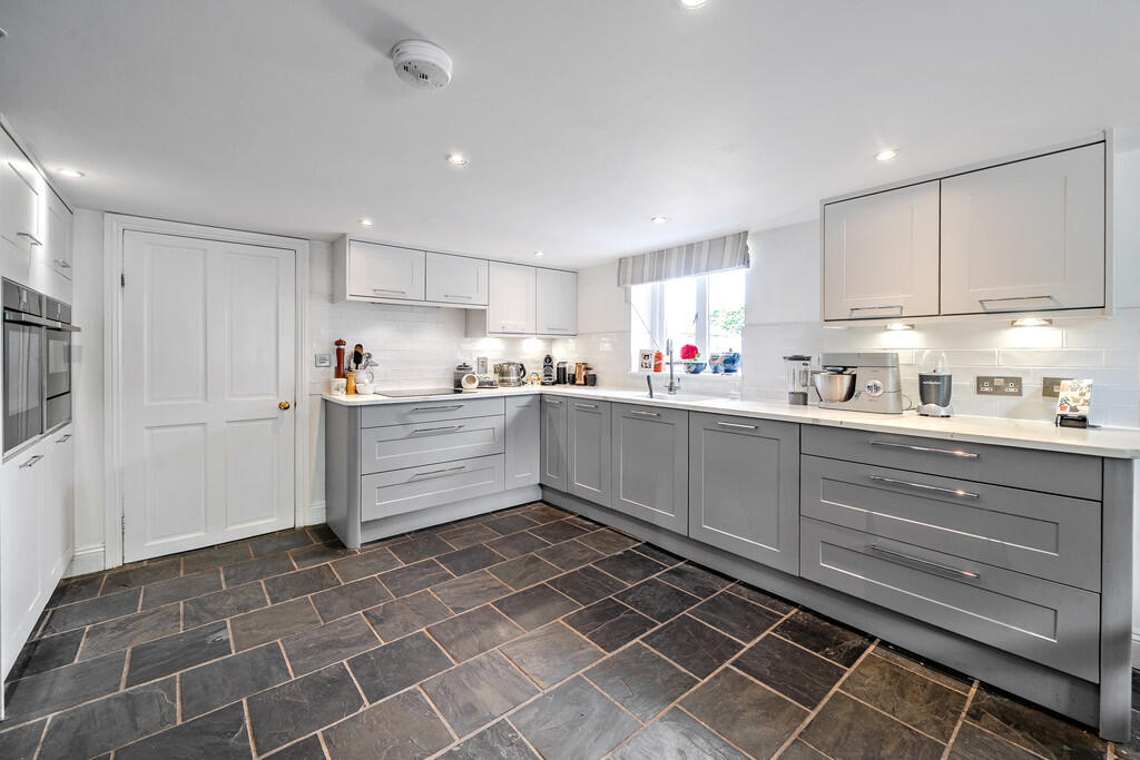 1297474-12-683848...