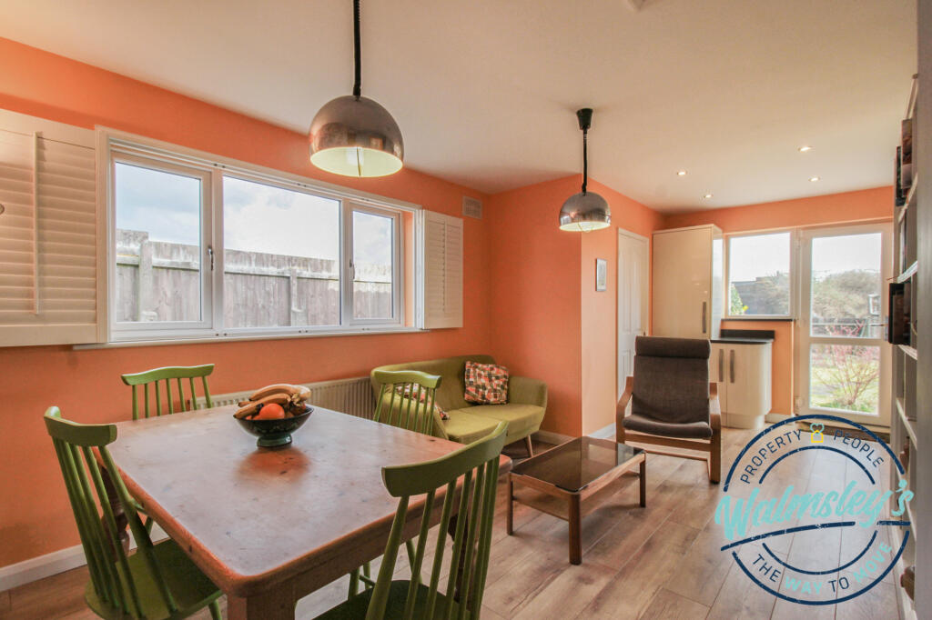 Family room &amp; kitchen