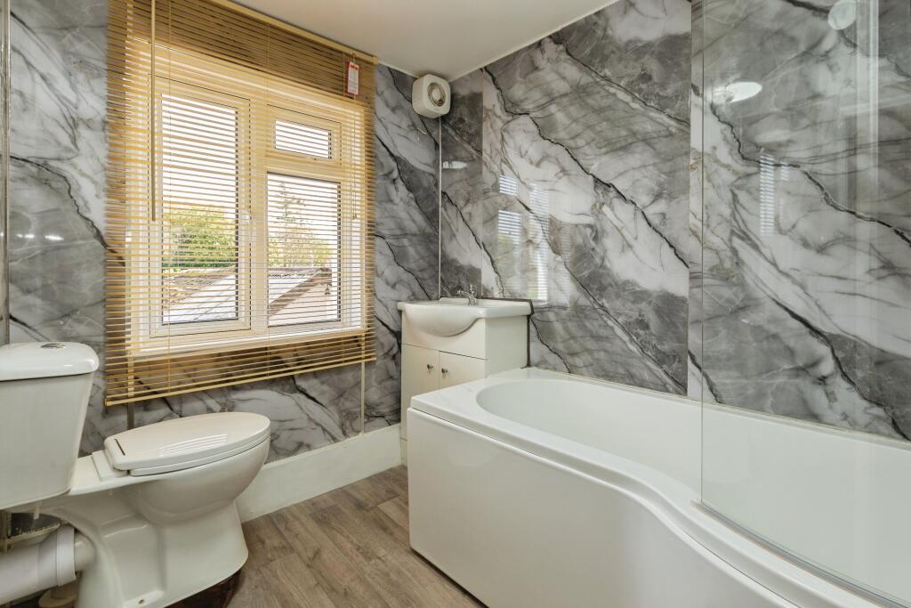 2025-04-12-80brookstreetastonclintonaylesburyhp225et-1001787980-1438