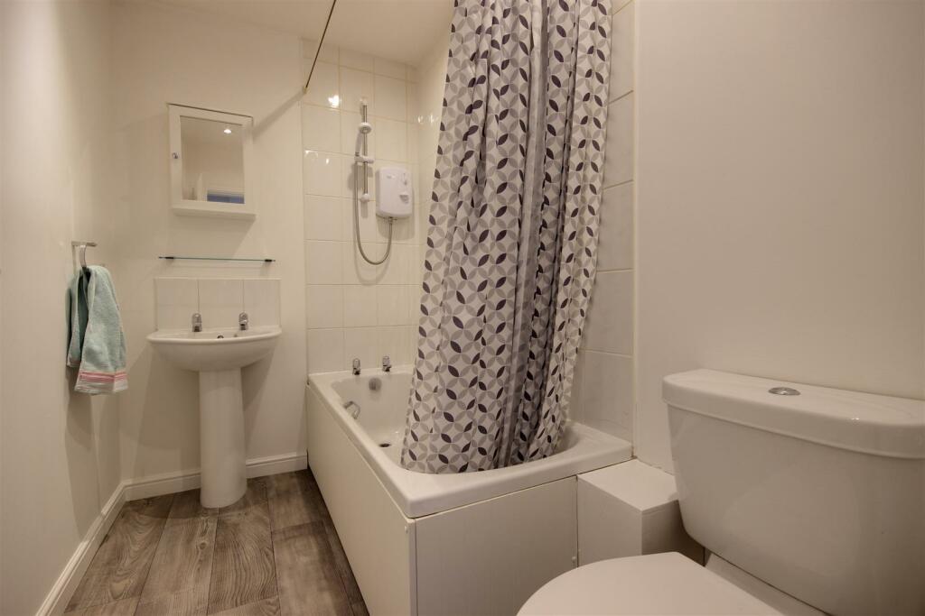 BATHROOM/W.C.