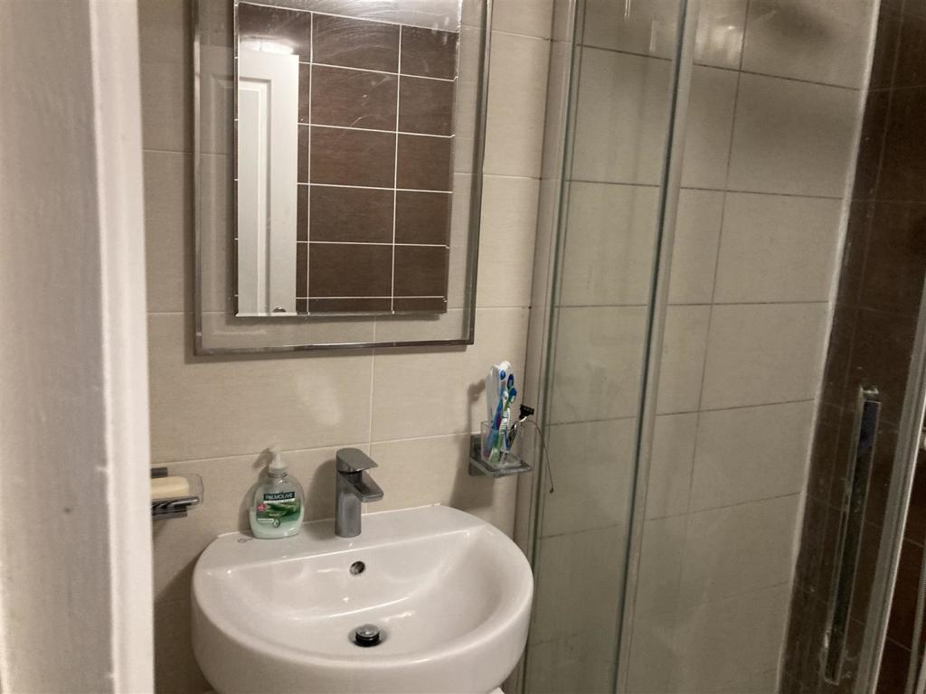 Bathroom2.jpg