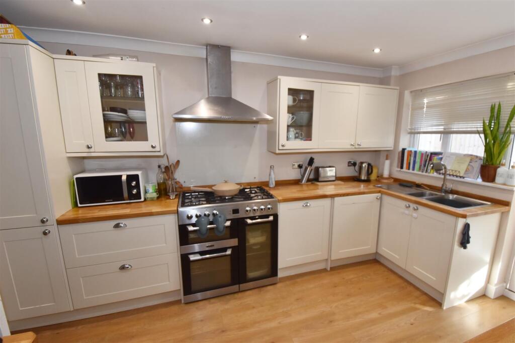 Kitchen (1).jpg