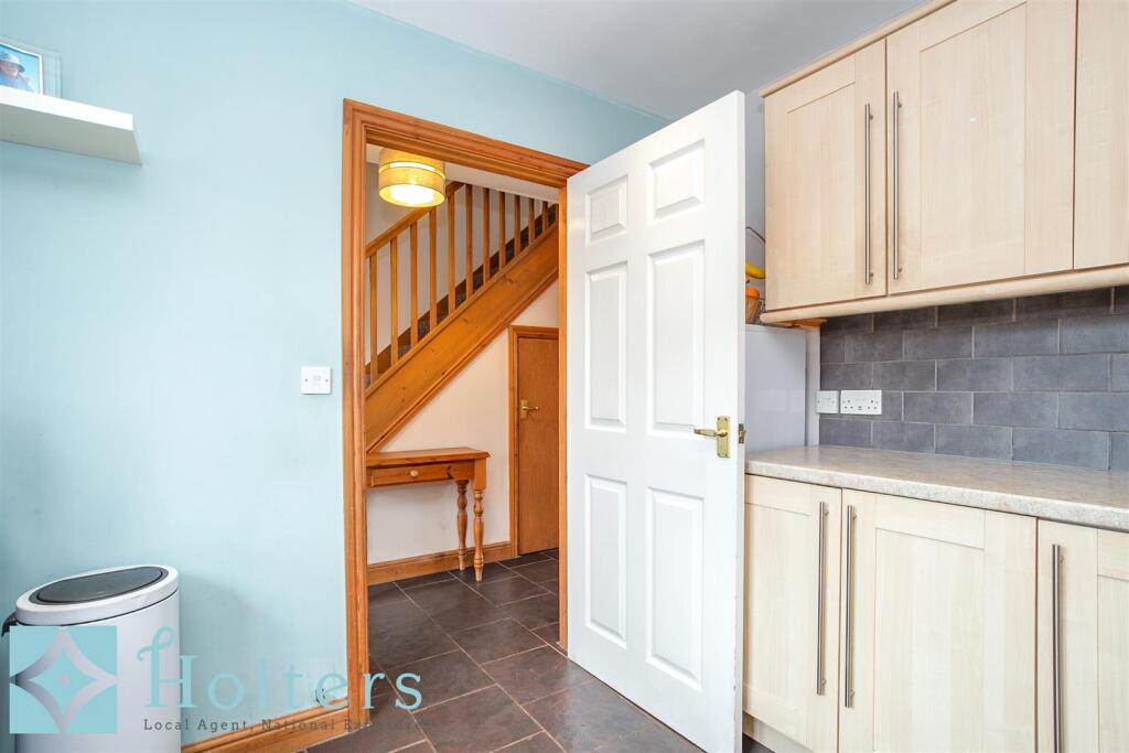 Kitchen Reverse Angle.jpg