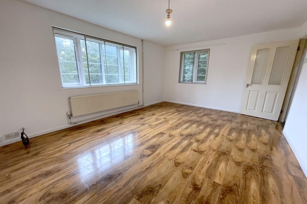 Lounge/sitting room