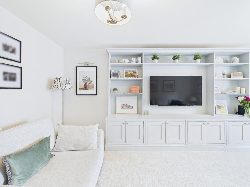 CAM03162G0-PR0107-STILL016