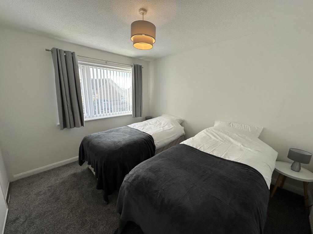 9. Master bedroom.JPG