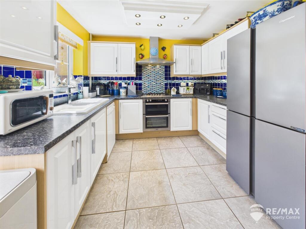 Kitchen Diner (2).jpg