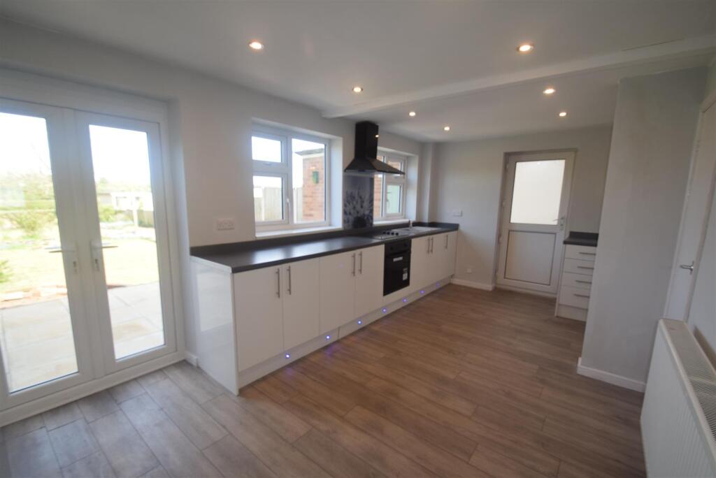 Kitchen Diner Reverse.JPG